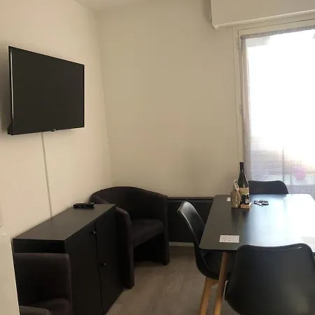 25 M2 L'aix'quise, Hyper Centre-ville, Balcon *